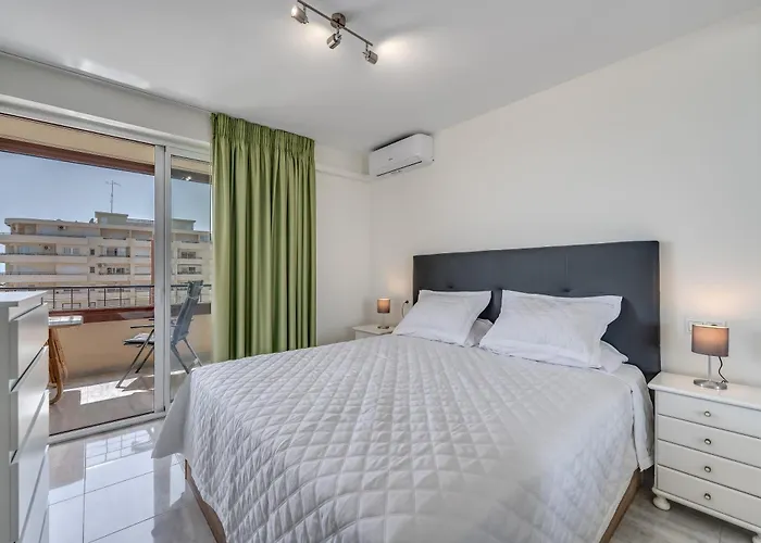 With A Sea View 丰希罗拉